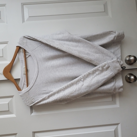 Forever 21 Tops - Lace sleeve Forever 21 sweatshirt 1x